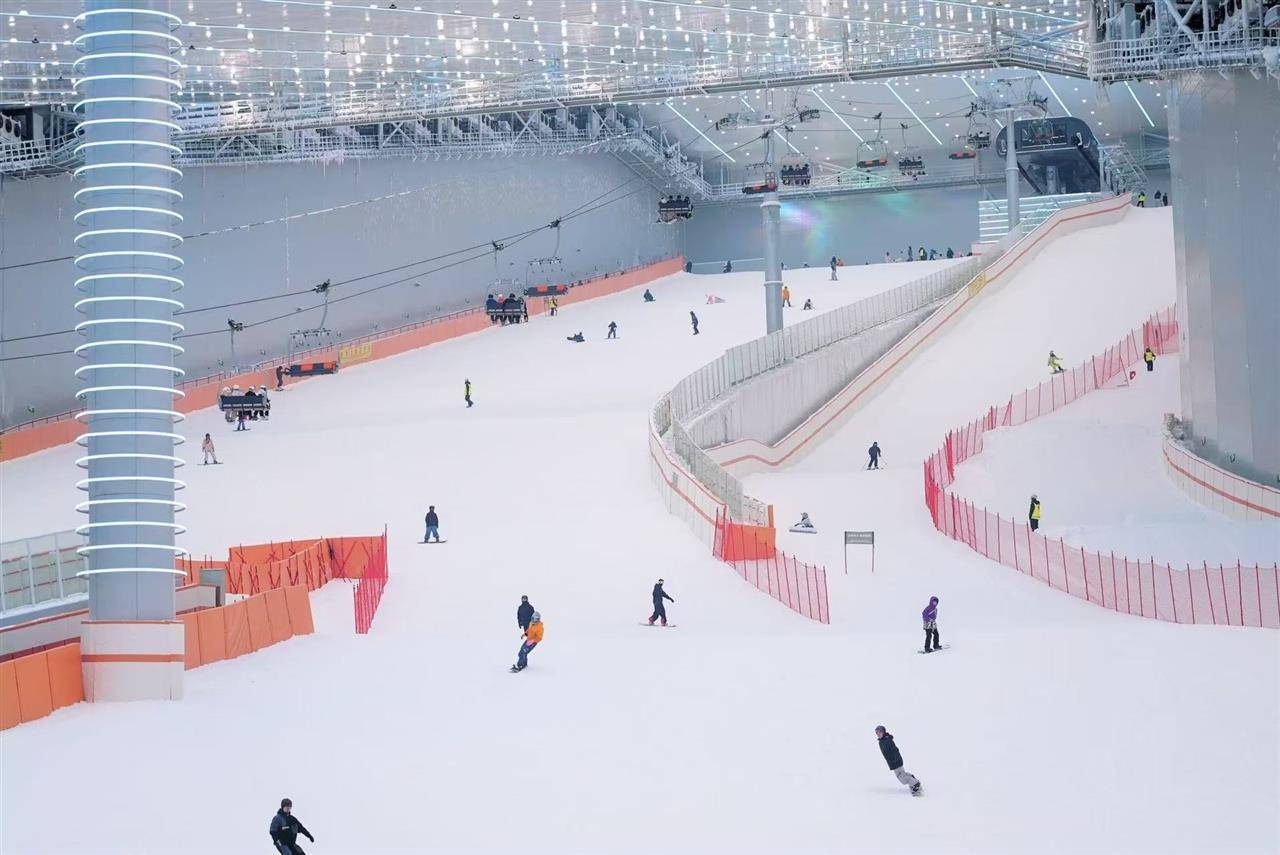 ：“滑雪+泡汤”一站式休闲体验受热捧九游会真人游戏第一品牌武汉又有新玩法(图4)