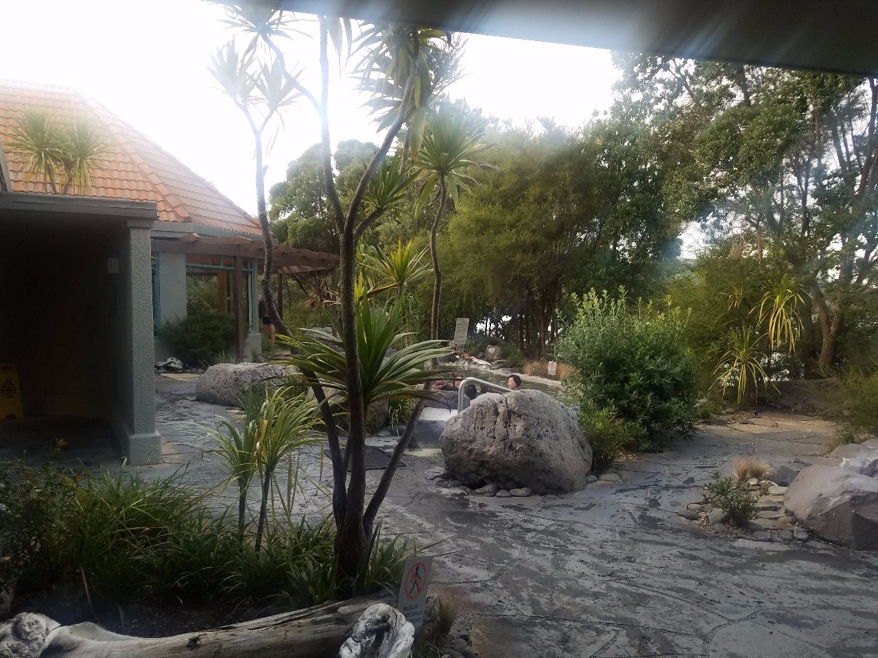 片平静的农场上就出现了一整座霍比特人村落j9九游会网址是什么目的地 大笔一挥一(图3)