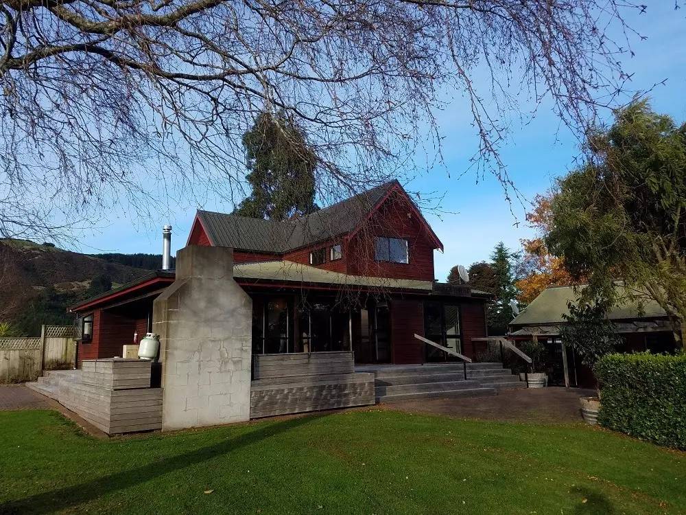 片平静的农场上就出现了一整座霍比特人村落j9九游会网址是什么目的地 大笔一挥一(图5)